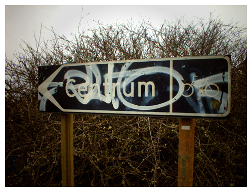 signage - pointing to the centre of the city